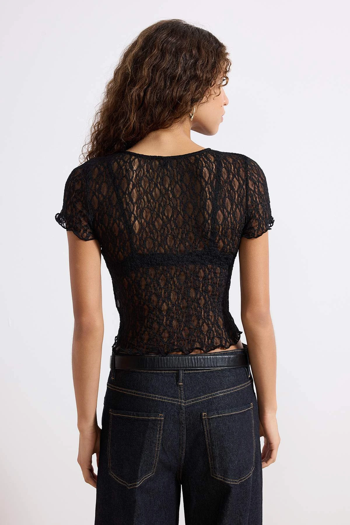 Trendyolmilla Women's Flat Short Fitted Blouse - Image 4